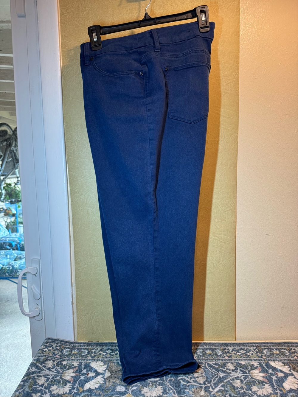 Chico's so slimming size 3 crop jeans dark wash